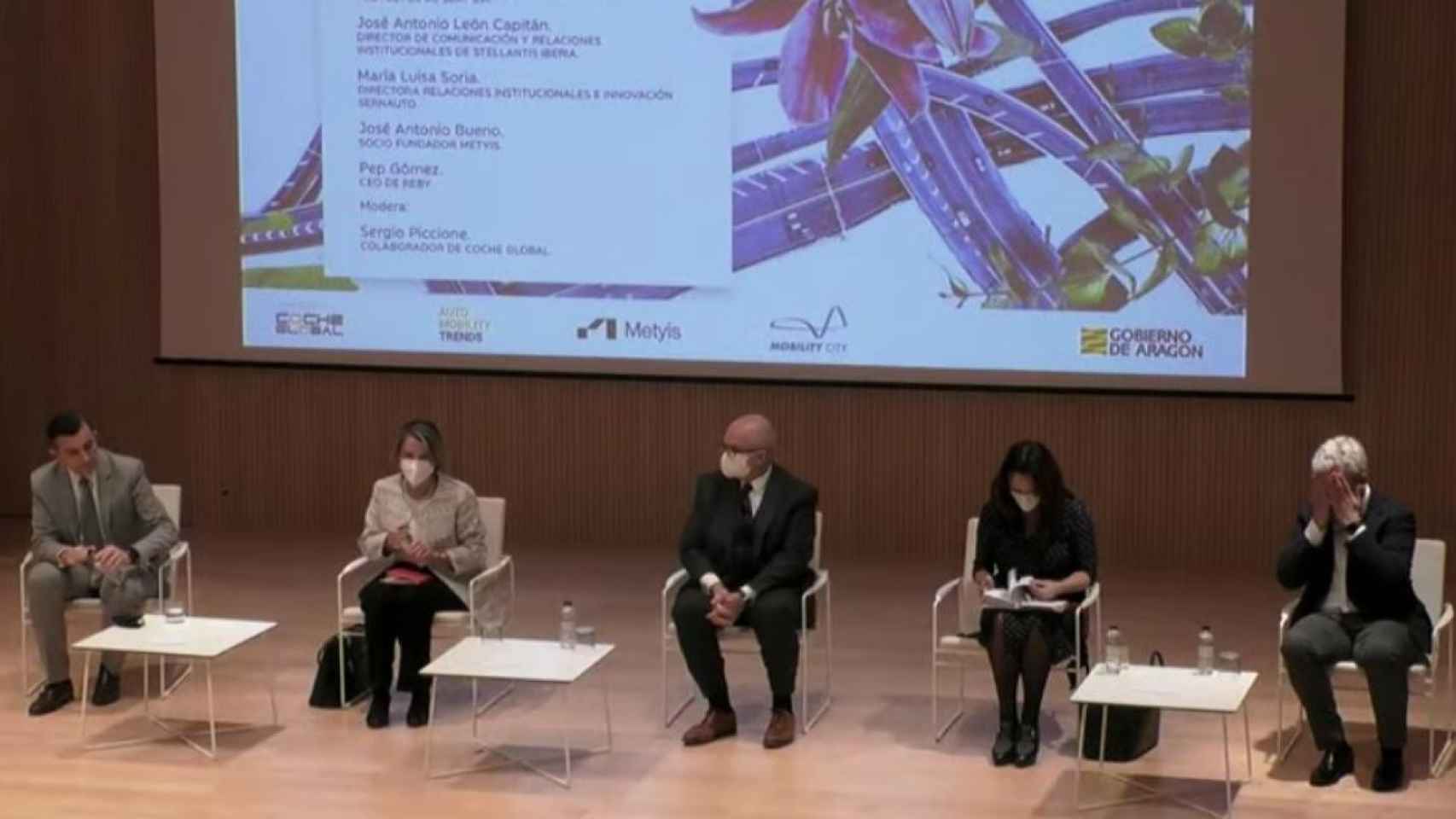 Mesa redonda y presentación del segundo barómetro Auto Mobility Trends en Zaragoza realizados por Coche Global y Metyis / YOUTUBE