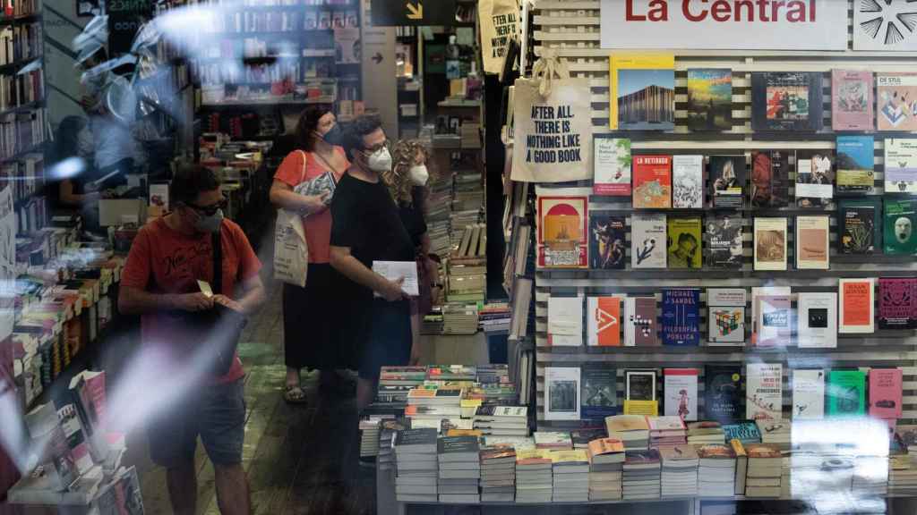 Una libería en Barcelona durante el Día del Libro / EUROPA PRESS