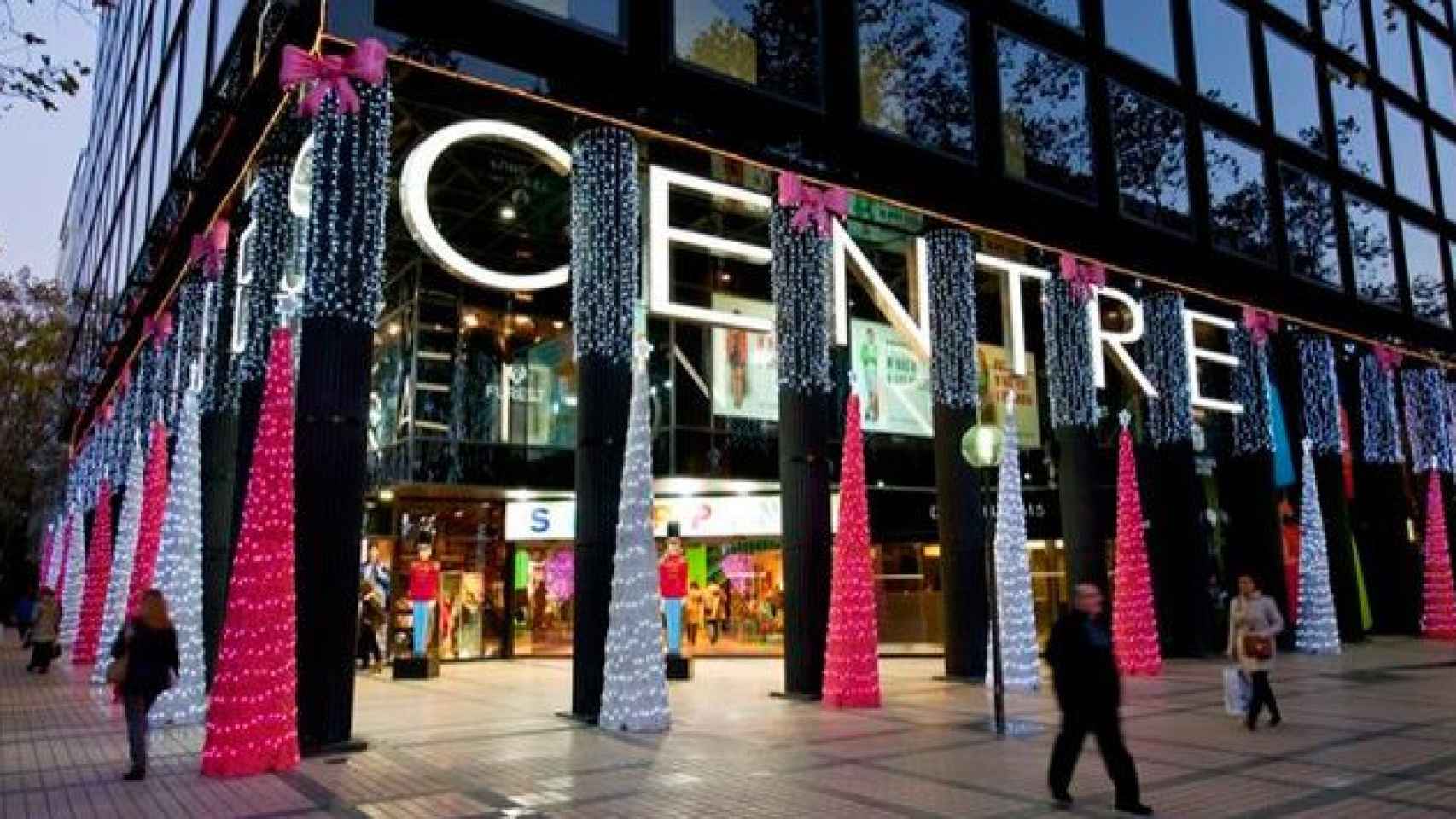 Imagen de la zona comercial Pedralbes Centre en el edificio El Dau, propiedad de la inmobiliaria Colonial / CG