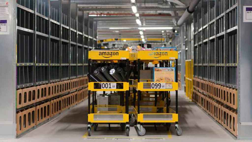 El interior de un centro logístico de Amazon, en una imagen de archivo / EFE