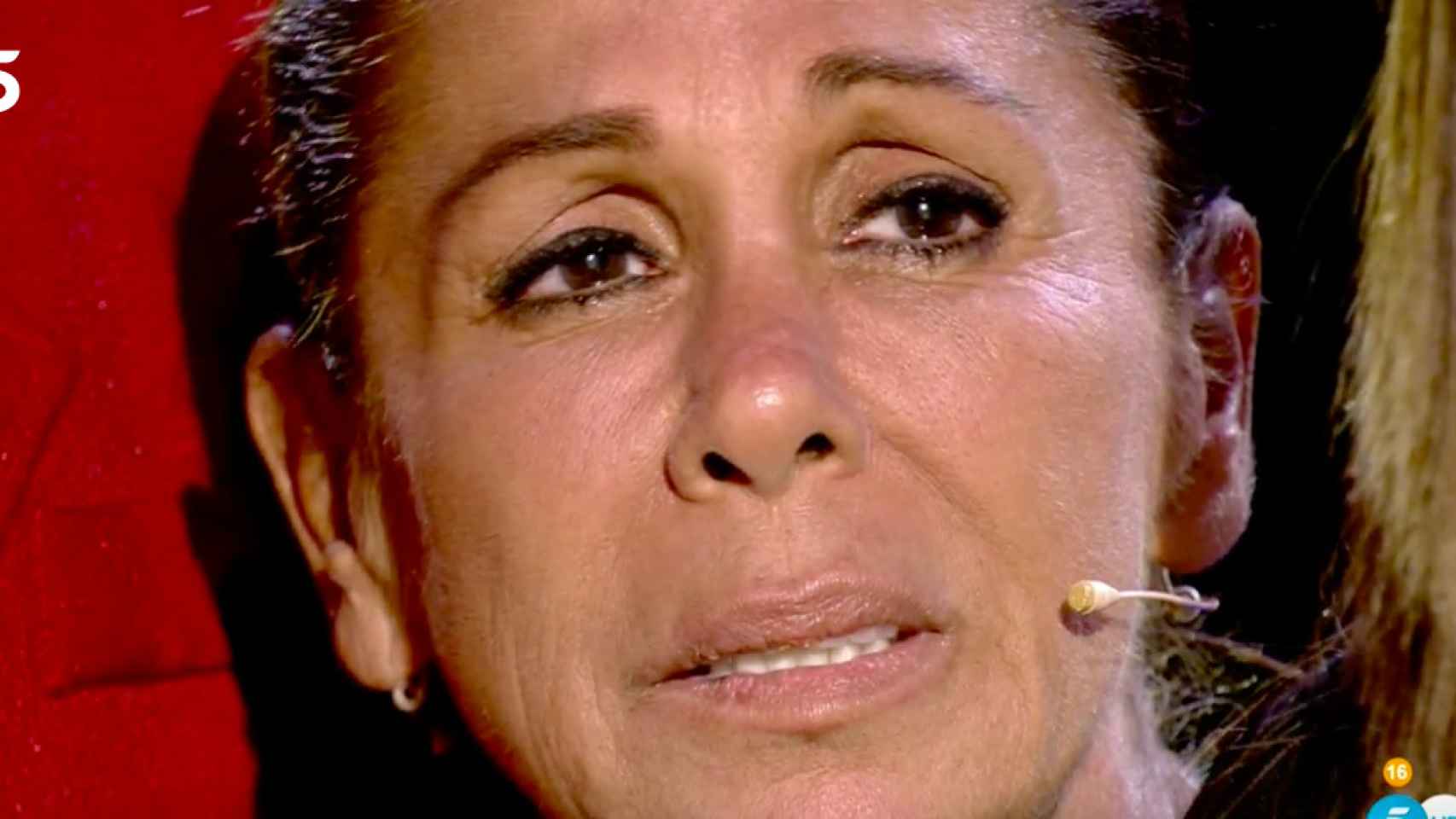 Isabel Pantoja llora desconsoladamente tras saber que sus hijos no se hablan / MEDIASET