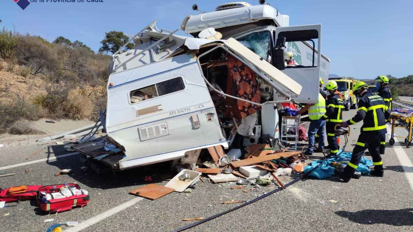 La autocaravana que conducía el asesino, tras el accidente / EP