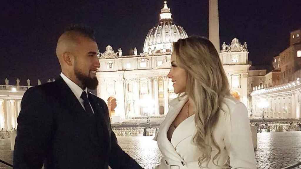 María Teresa Matus y Arturo Vidal pasean su amor por Roma