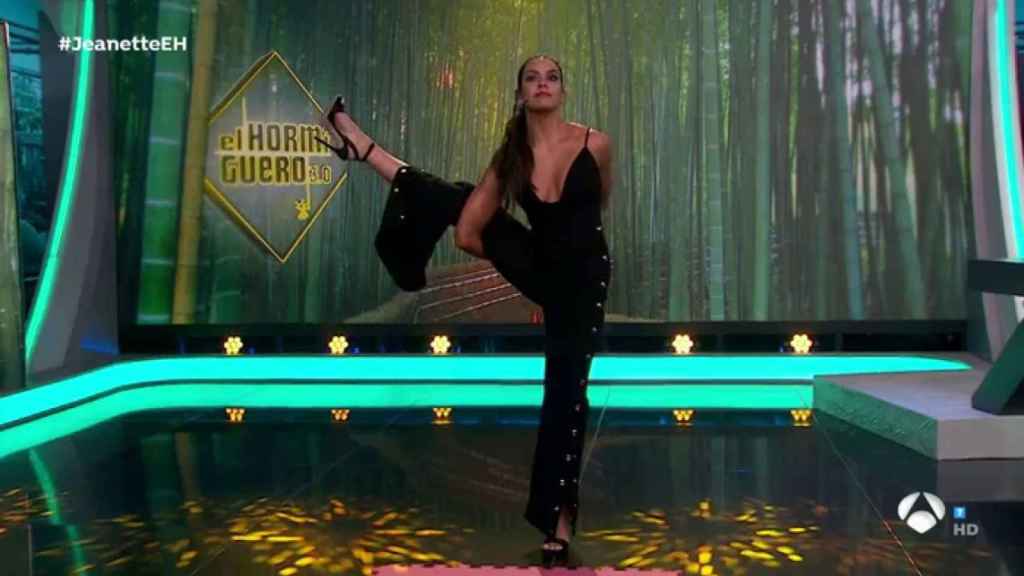 cristina pedroche hace yoga en el hormiugero