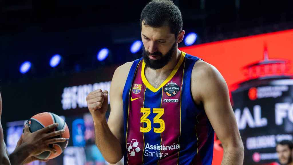 Mirotic, en un partido del Barça, es el jugador mejor pagado de Europa / EFE