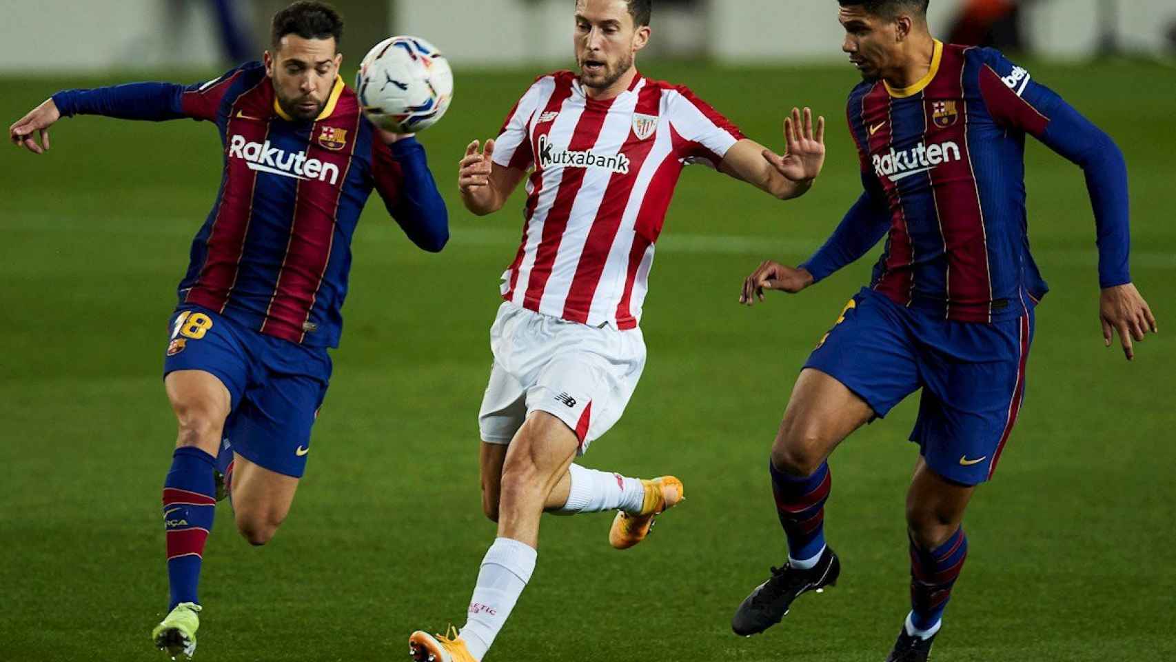 Jordi Alba y Ronald Araujo ante el Athletic / EFE