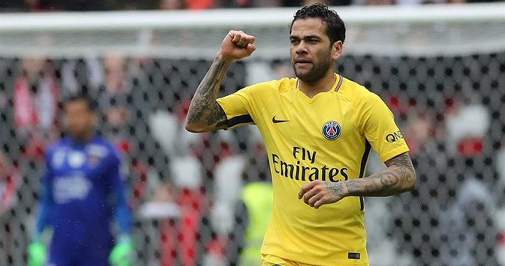 Dani Alves durante un partido del PSG / EFE