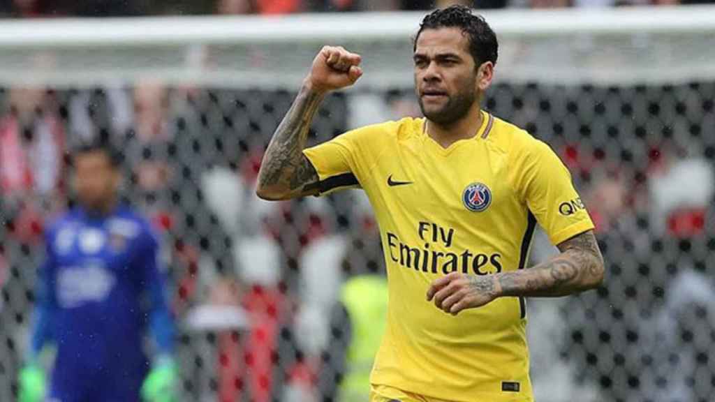 Dani Alves durante un partido del PSG / EFE