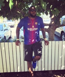 Lebron James luce la camiseta del Barça. / Twitter