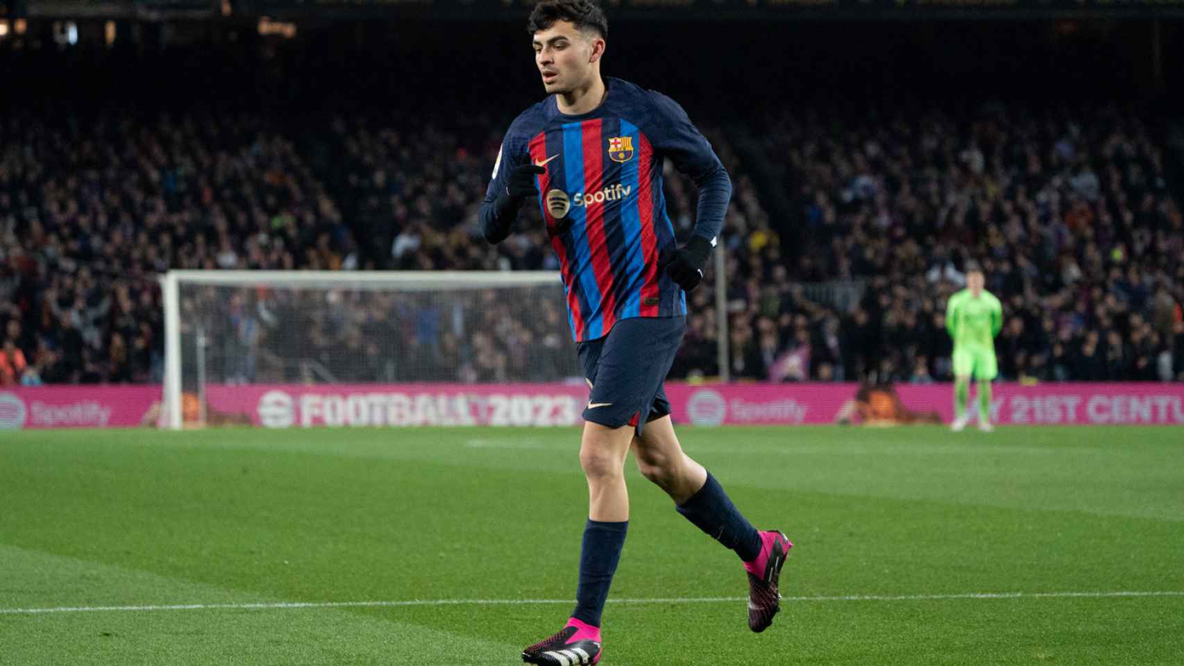 Pedri, durante un partido contra el Sevilla esta temporada 2022-23 / Luis Miguel Añón (CG)