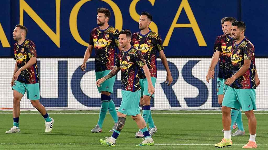 Leo Messi, Luis Suárez, Gerard Piqué, Sergio Busquets y Jordi Alba, las vacas sagradas del Barça, en un calentamiento