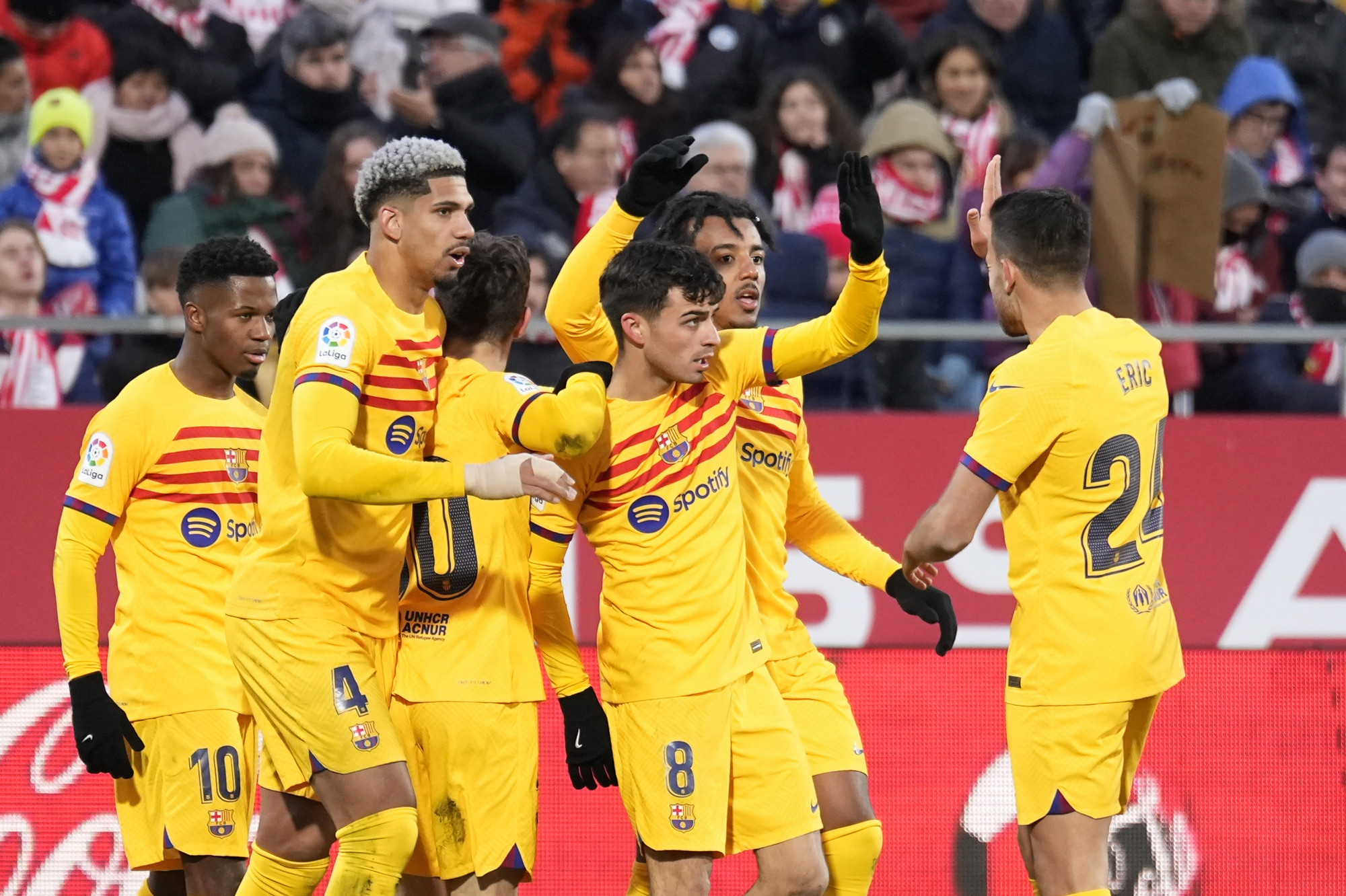 Los jugadores del Barça, celebrando el gol de Pedri contra el Girona / EFE