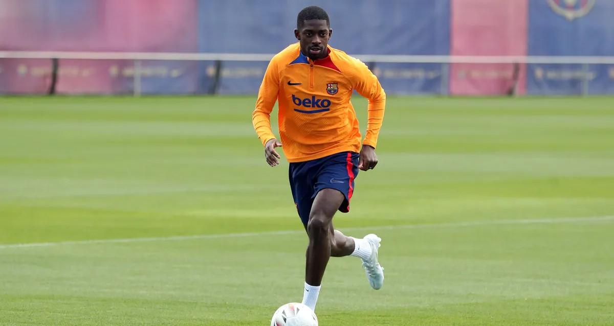 Ousmane Dembelé, de naranja, en un entrenamiento del Barça / FCB