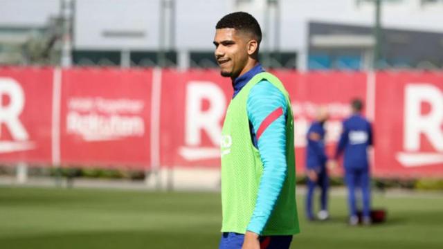Ronald Araujo en el parón de selecciones entrenando con el Barça / FCB