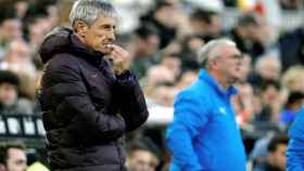 Setién dirigiendo el equipo en Mestalla / EFE