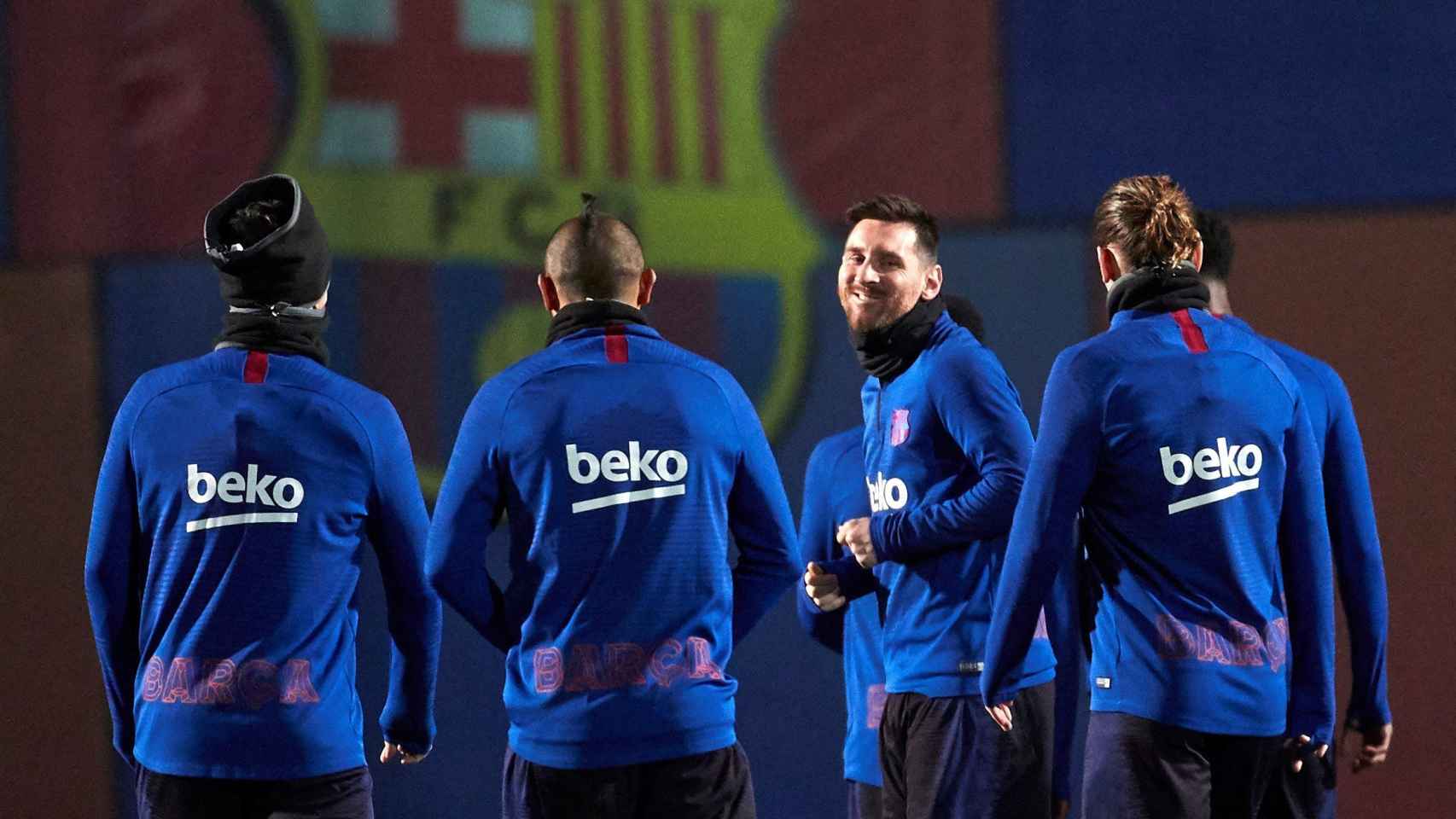 Griezmann, Messi, Luis Suárez y Arturo Vidal, muy unidos en los entrenamientos / EFE