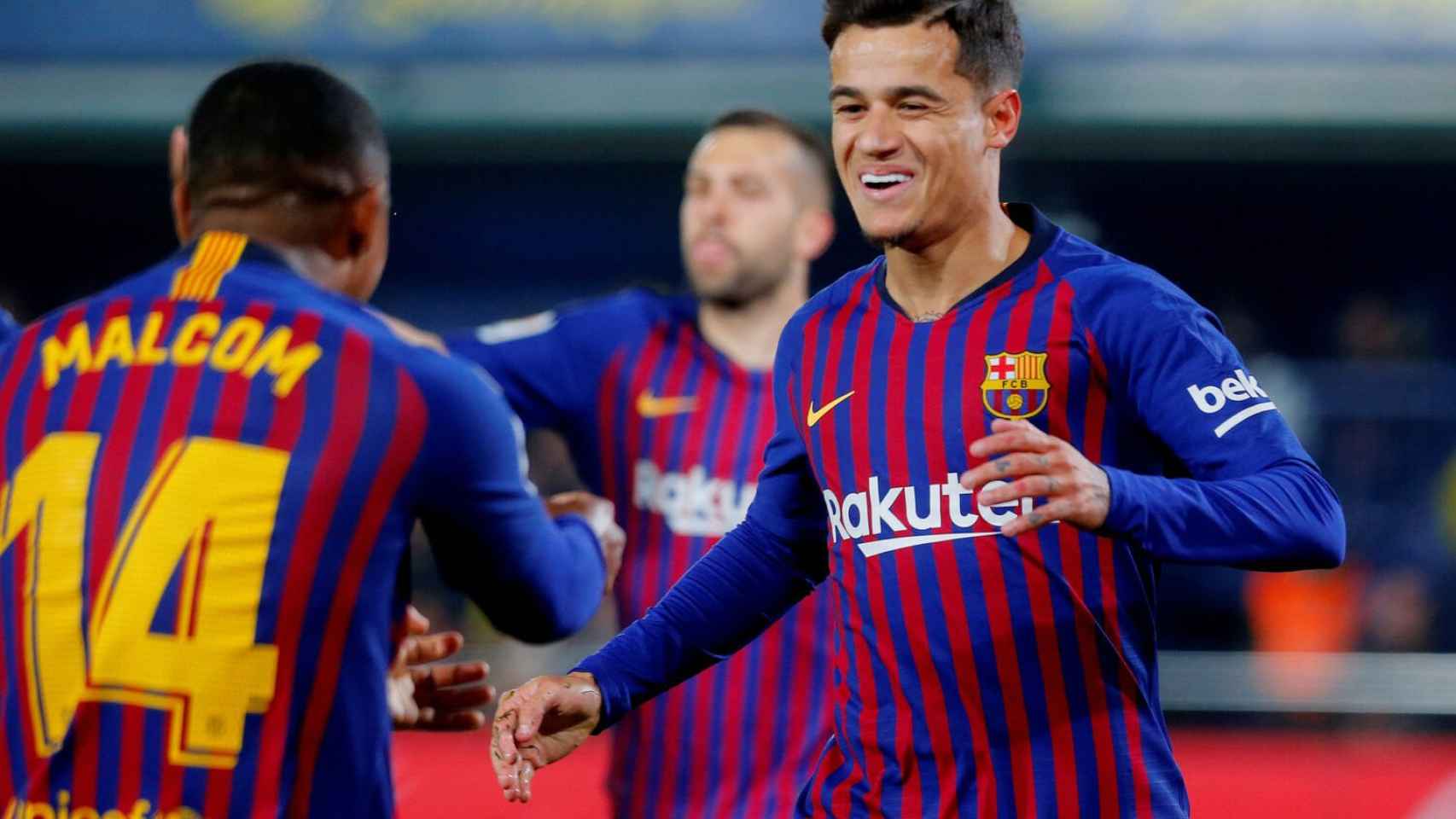 Malcom celebrando un gol con Coutinho en el Madrigal / EFE