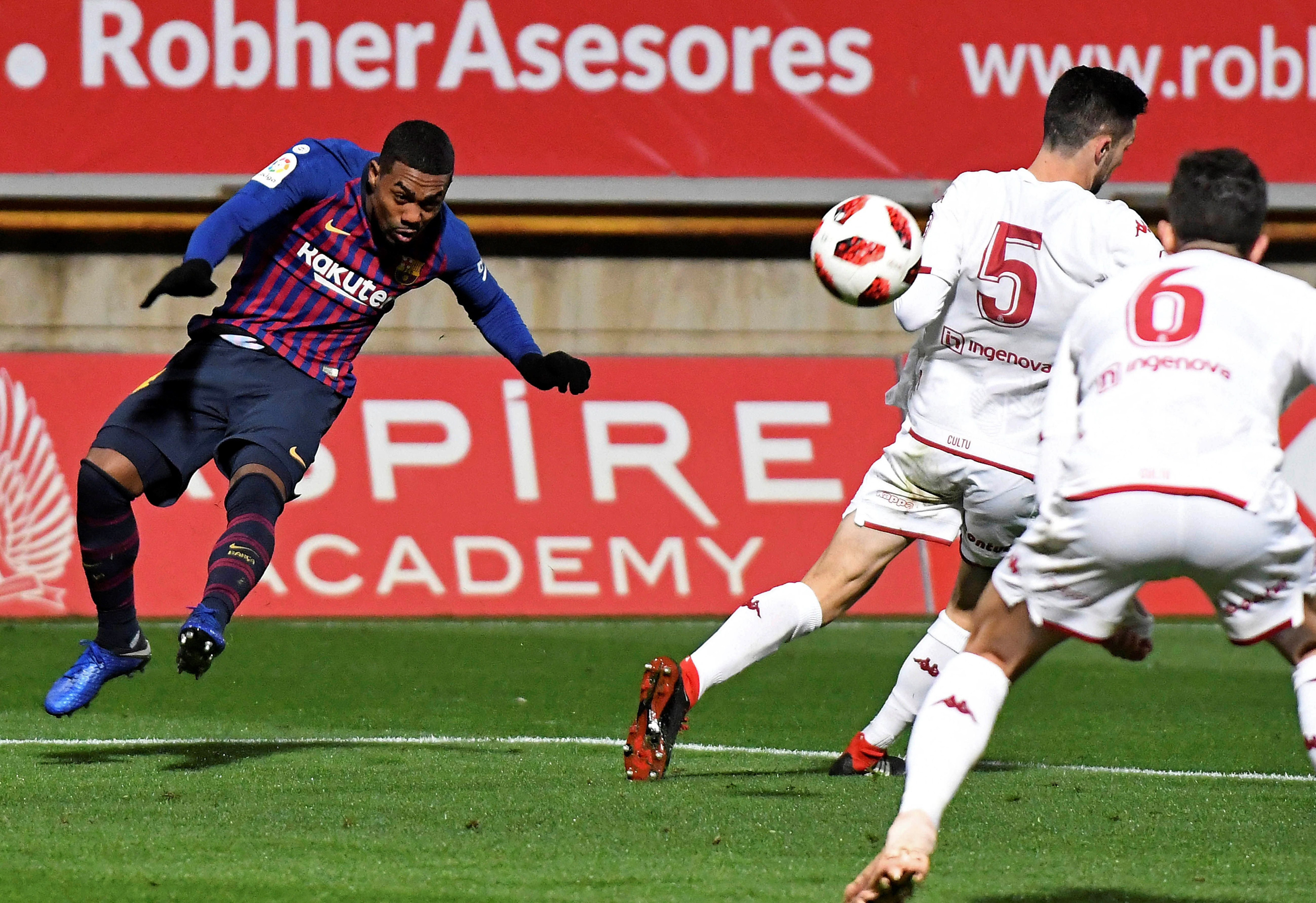 Una foto de Malcom frente a la Cultural Leonesa / EFE