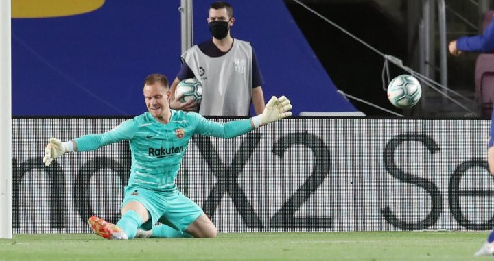 Ter Stegen atajando una oportunidad del Espanyol / FCB