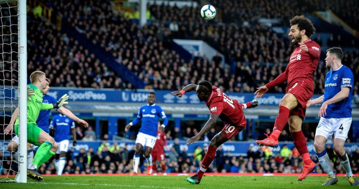 Mohamed Salah en un remate contra el Everton este fin de semana / EFE