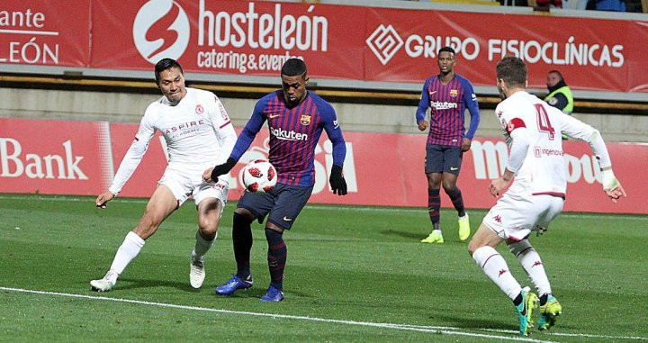 Una foto de Malcom y Semedo frente a la Cultural Leonesa / EFE