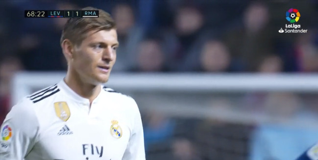 Momento en el que Toni Kroos fue sustituido en el Ciutat de Valencia / La LIga