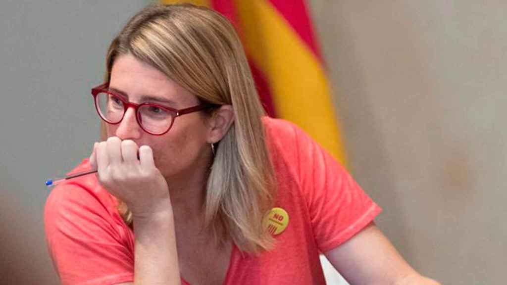 Elsa Artadi con un detalle amarillo sobre la camiseta durante una reunión del Consell Executiu / EFE