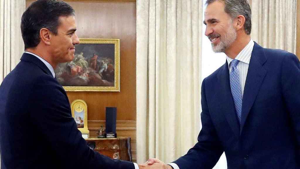 El presidente en funciones, Pedro Sánchez, y el rey Felipe VI / EFE