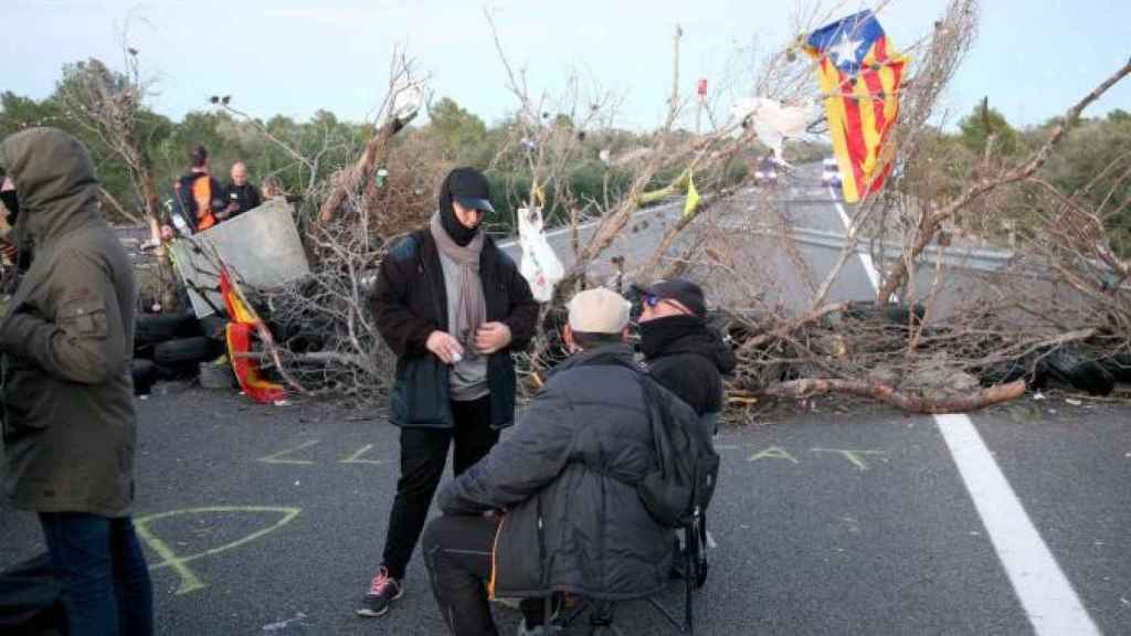 CDR independentistas cortan la AP-7 / EFE