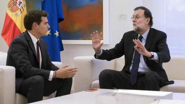 El líder de Ciudadanos, Albert Rivera, y el presidente del PP y del Gobierno, Mariano Rajoy, en una imagen de archivo / EFE