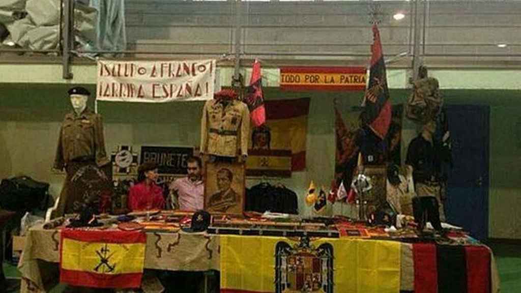 Tenderete instalado en el colegio público de Madrid con simbología franquista