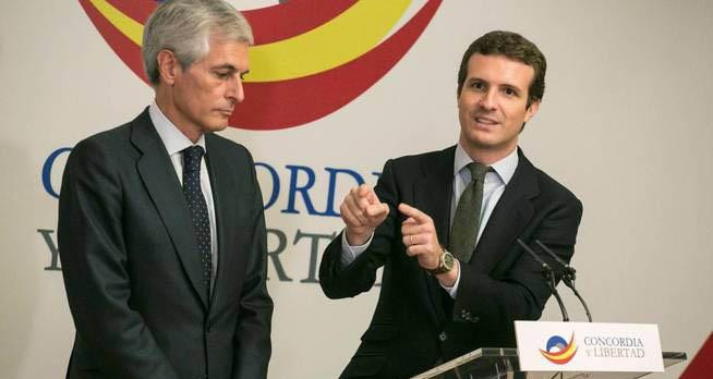 Adolfo Suárez Illana, presidente de la Fundación Concordia y Libertad, junto al líder del PP Pablo Casado / EFE