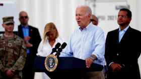 El presidente de Estados Unidos Joe Biden habla durante una visita oficial para inspeccionar los daños por el huracán Fiona hoy, en Ponce (Puerto Rico) - EFE/Thais Llorca