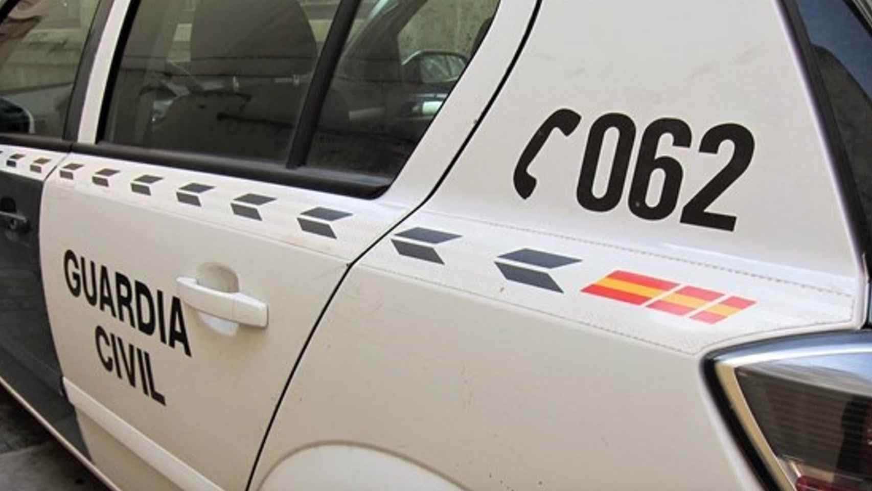 Agentes de la Guardia Civil incautan en la Jonquera 25,8 kilos de hachís y 5,5 de marihuana en el doble fondo de un coche / EP