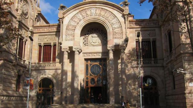 Audiencia de Barcelona, donde este martes han condenado a tres años de prisión a un joven que agredió a su madre / EUROPA PRESS
