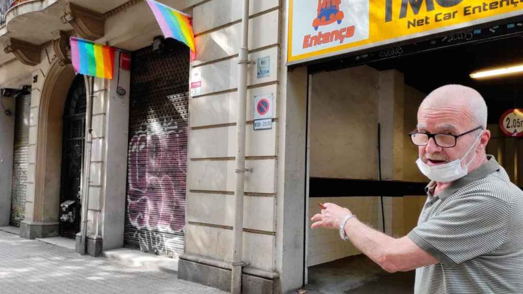 Un vecino señala el 'afterhours' del Eixample, situado en el número 37 de la calle Entença / CG