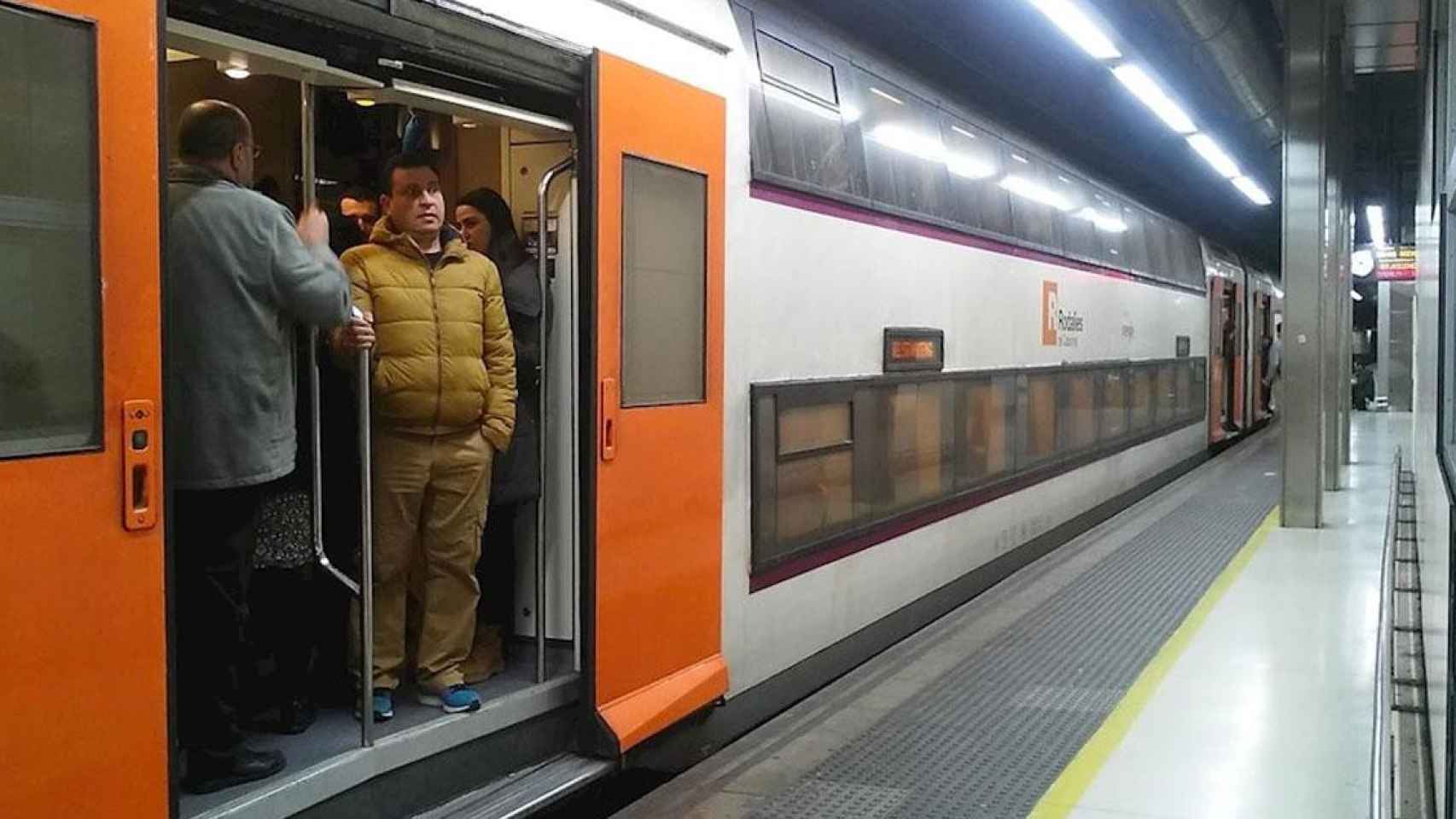 Tren de Rodalies en Sants / EP