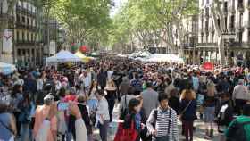 La Rambla de Barcelona durante el Sant Jordi de 2019 / EP