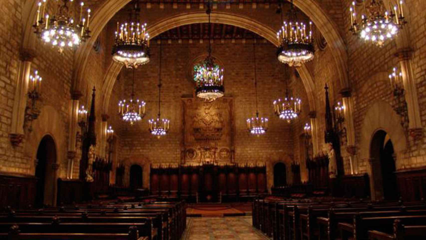 Interior del Saló de Cent del Ayuntamiento de Barcelona, vacío / CG