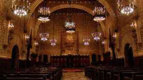 Interior del Saló de Cent del Ayuntamiento de Barcelona, vacío / CG