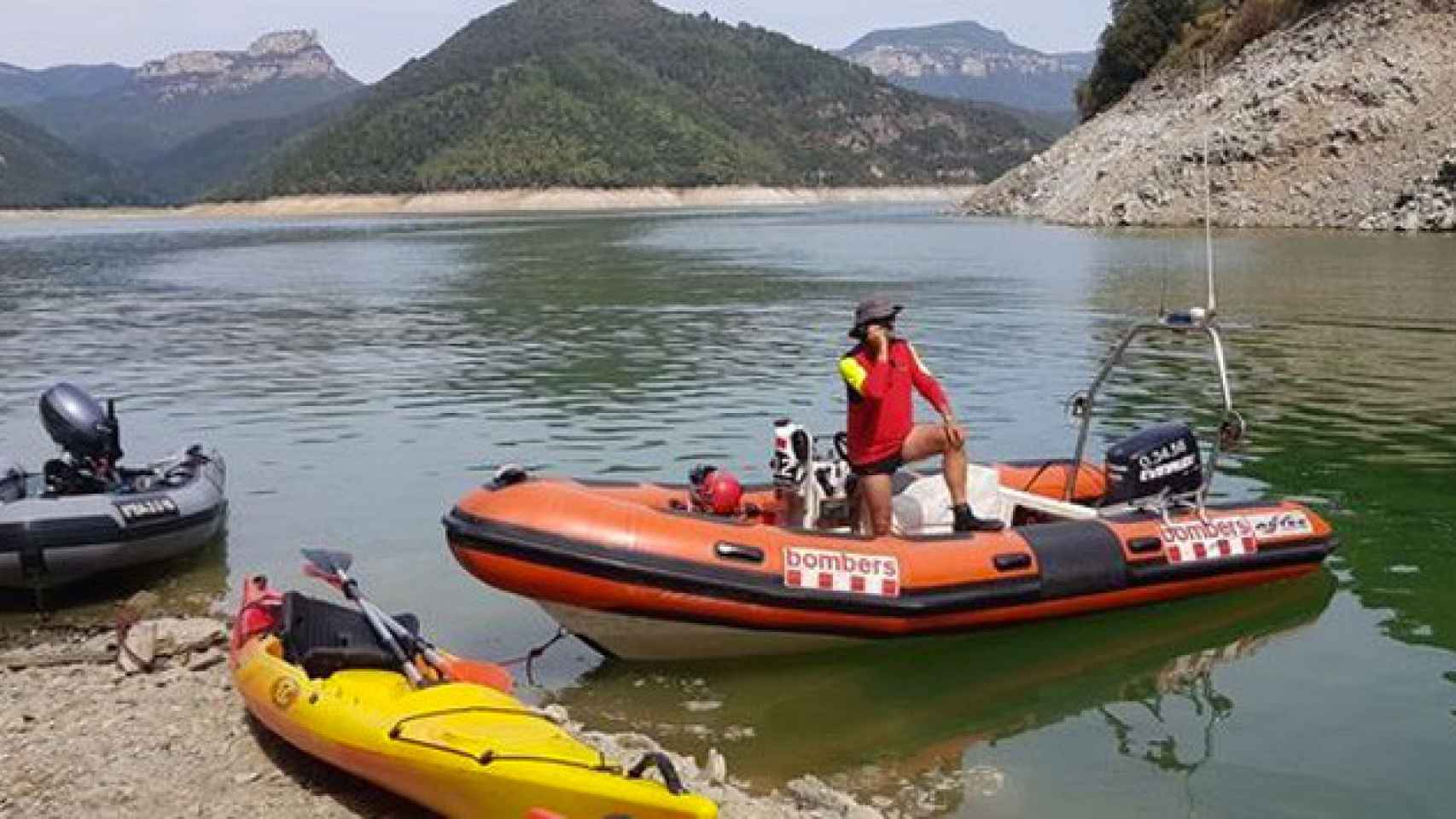 Los grupos subacuáticos buscando a la pareja, en agosto, en el pantano de Susqueda / CG