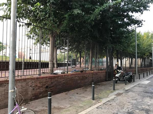 Acceso a los Jardins de Sant Pau