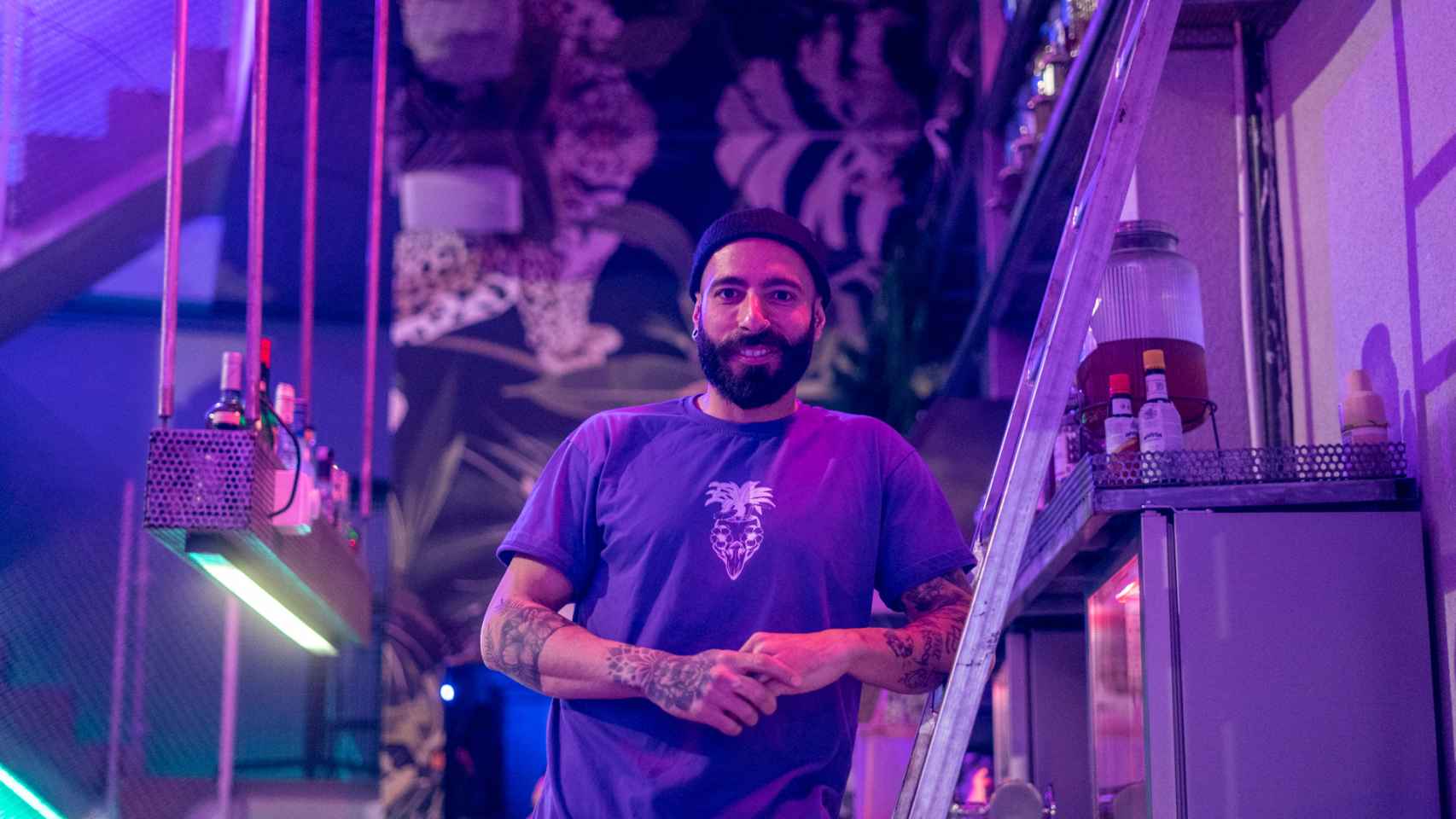 Jad Ballout, propietario del bar Dead End Paradise en Barcelona / GALA ESPÍN (CG)