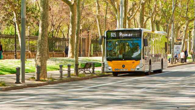 Imagen de un autobús de Tusgsal en Barcelona / Cedida