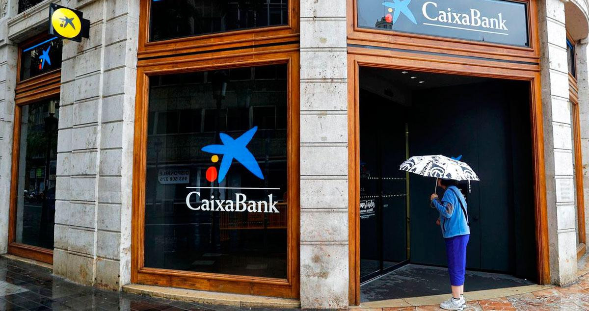 Imagen de una sucursal de Caixabank / EFE