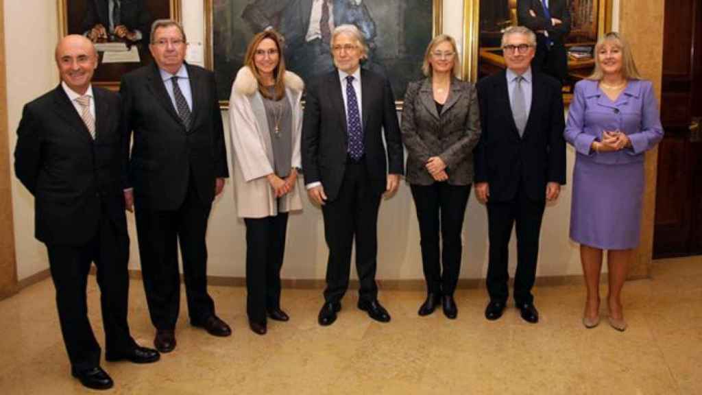 Josep Sánchez Llibre (c), con los nuevos vicepresidentes de Foment del Treball:  Virgínia Guinda, Joaquim Llansó, Elisabeth Cañigueral, Joan Roget, Baldiri Ros i Maria Helena de Felipe / FOMENT