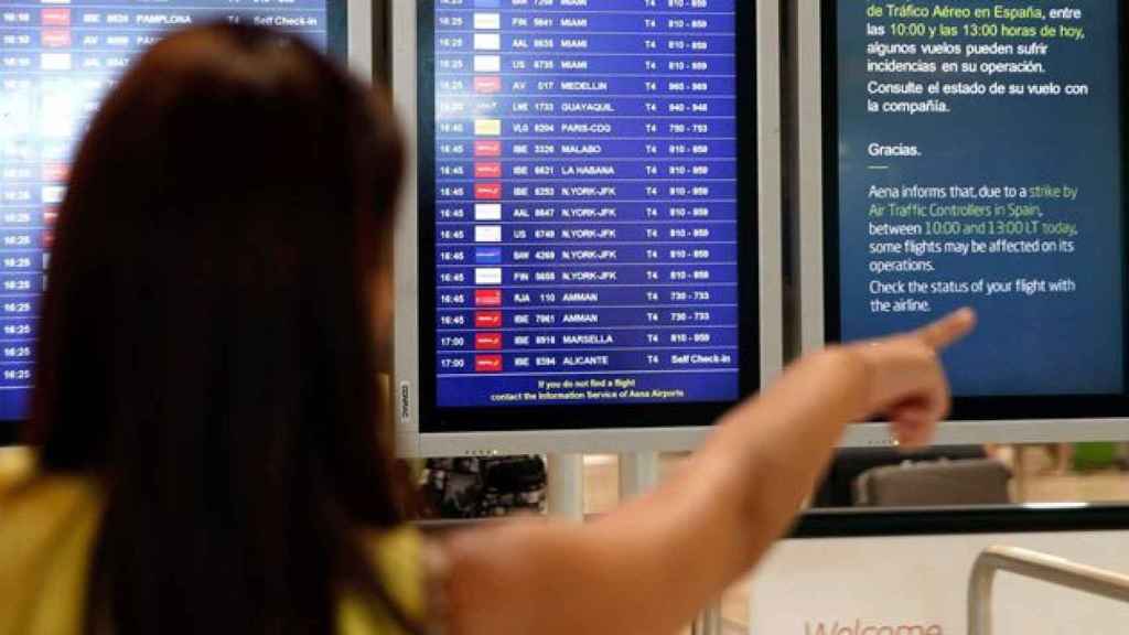 Pantallas de un aeropuerto español en una jornada de huelga del control aéreo / EFE