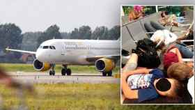 Imagen de la familia sueca durmiendo en un 'hall' del Prat junto a una aeronave de Vueling.