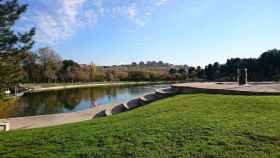 Estanque del parque Enrique Tierno Galván, donde se ubica el Planetario de Madrid / WIKIMEDIA COMMONS