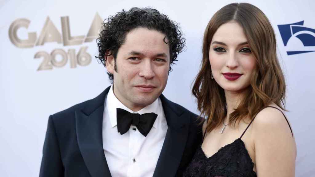 María Valverde posando con Gustavo Dudamel / Gtres